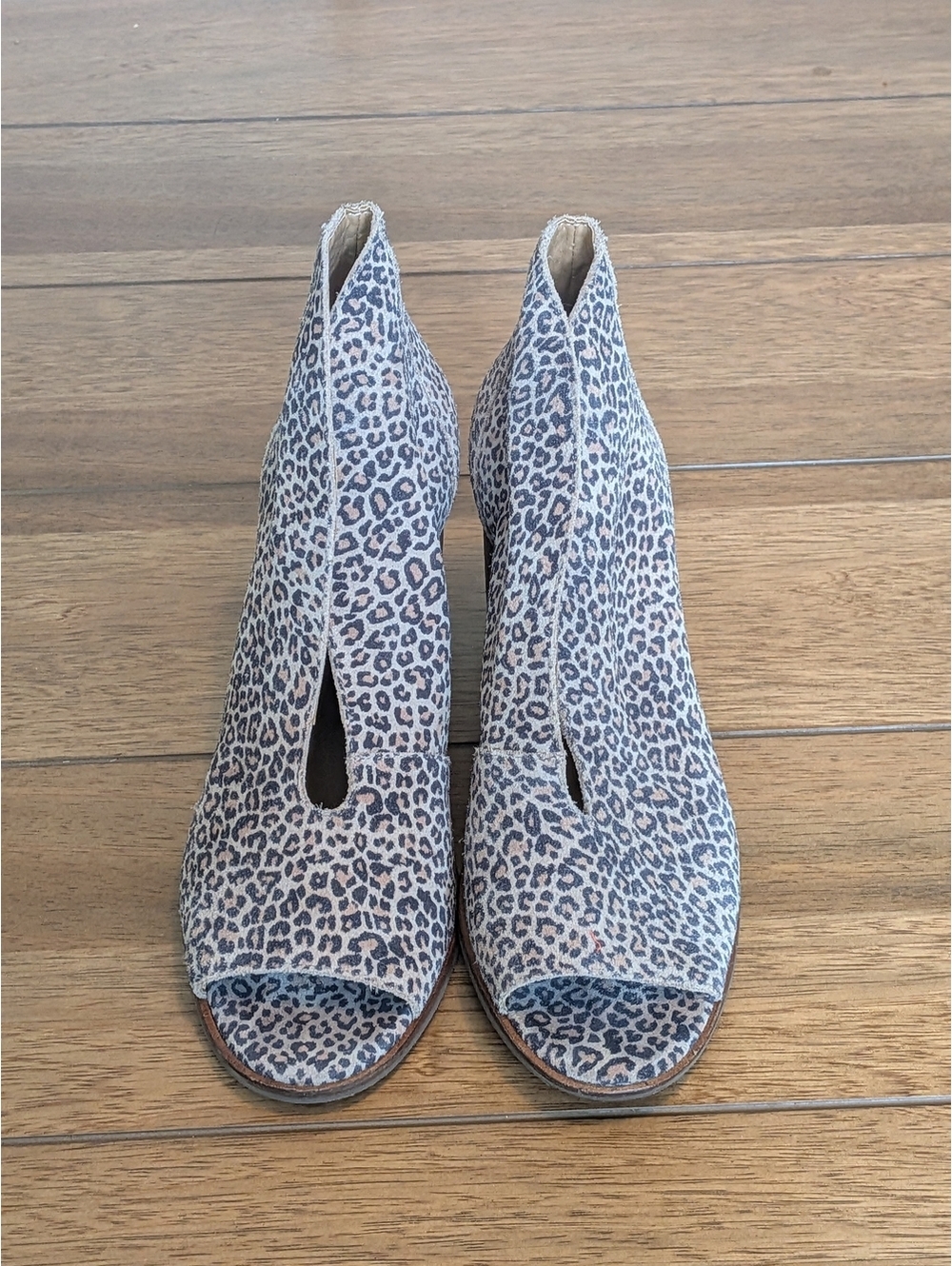 Lucky Brand Joal Leopard Print Peep-Toe Block Heel Booties 8M Chunky Block Heel - Picture 7 of 8